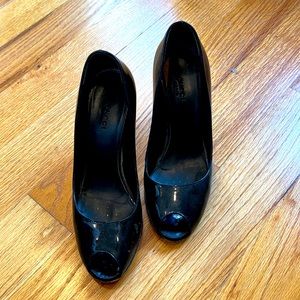 Gucci patent leather wedges